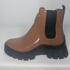NEW Guess Womens Hestia Lug Sole Double sz 7.5 caramel